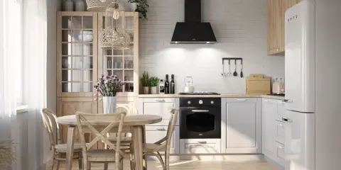 Przytulna kuchnia w stylu boho z drewnianymi meblami, wiklinowymi lampami i kwiatami.